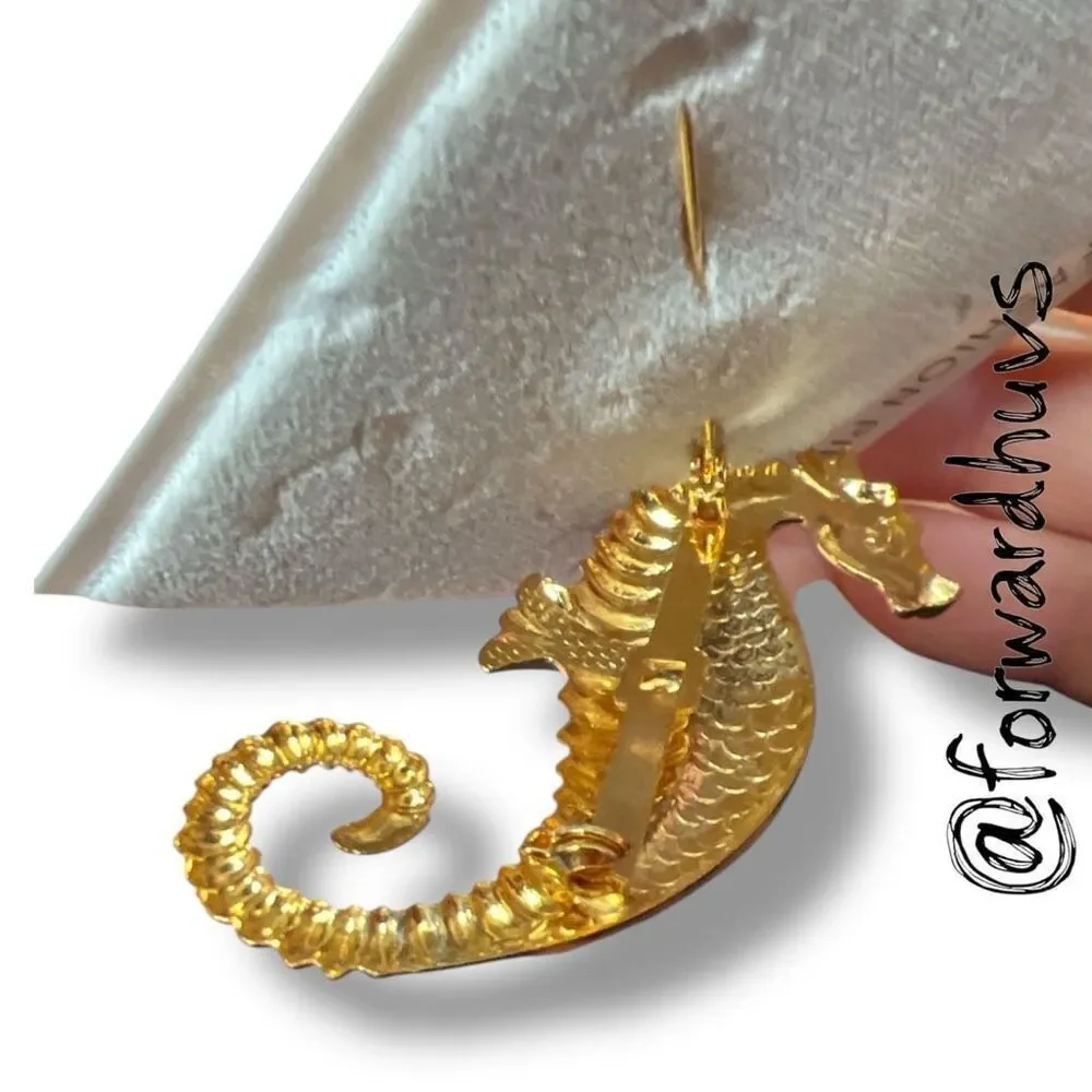 Vintage Seahorse Brooch – Coral Enamel & Gold Tone Metal